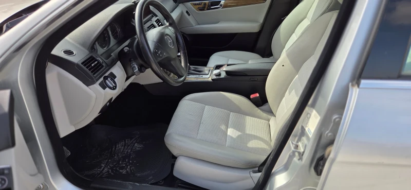 Mercedes-Benz C 320 Avantgarde, снимка 10 - Автомобили и джипове - 51838144