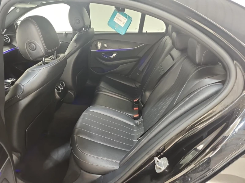 Mercedes-Benz E 300 Burmester* 360* AMG packet* Пано* , снимка 11 - Автомобили и джипове - 52650025