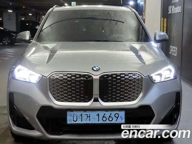 BMW iX1, снимка 2 - Автомобили и джипове - 56267236