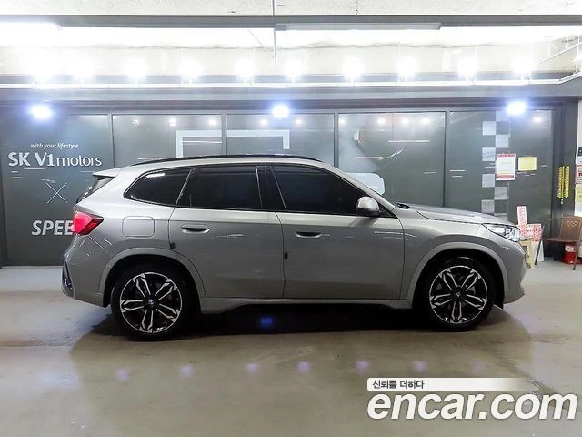BMW iX1, снимка 3 - Автомобили и джипове - 56267236