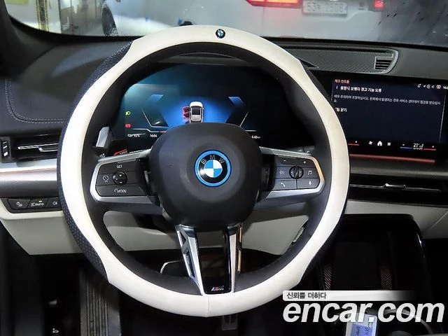 BMW iX1, снимка 8 - Автомобили и джипове - 56267236