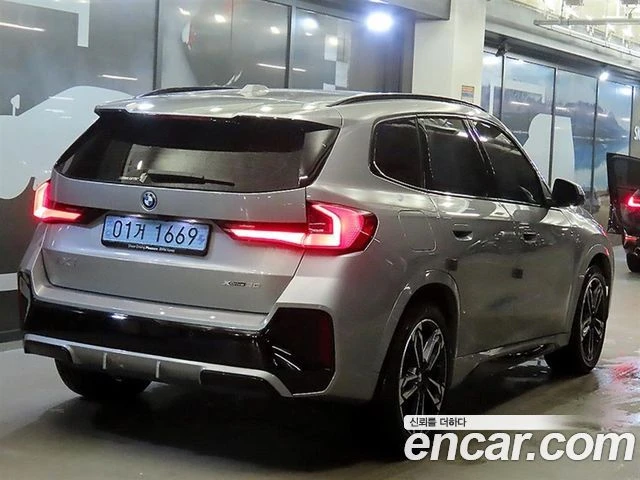 BMW iX1, снимка 4 - Автомобили и джипове - 56267236