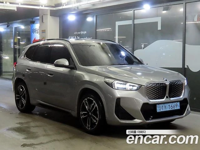 BMW iX1