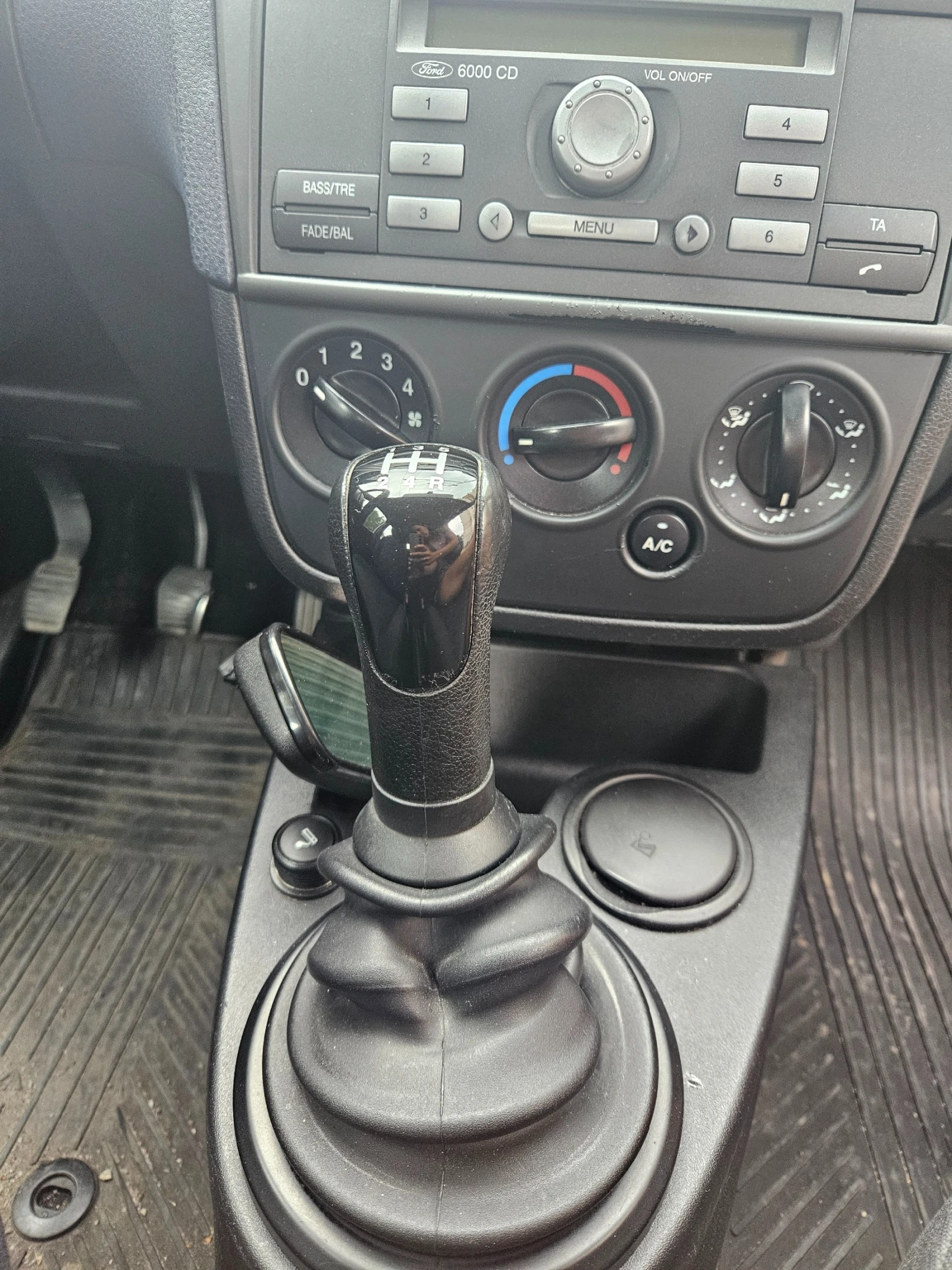 Ford Fiesta  - изображение 10