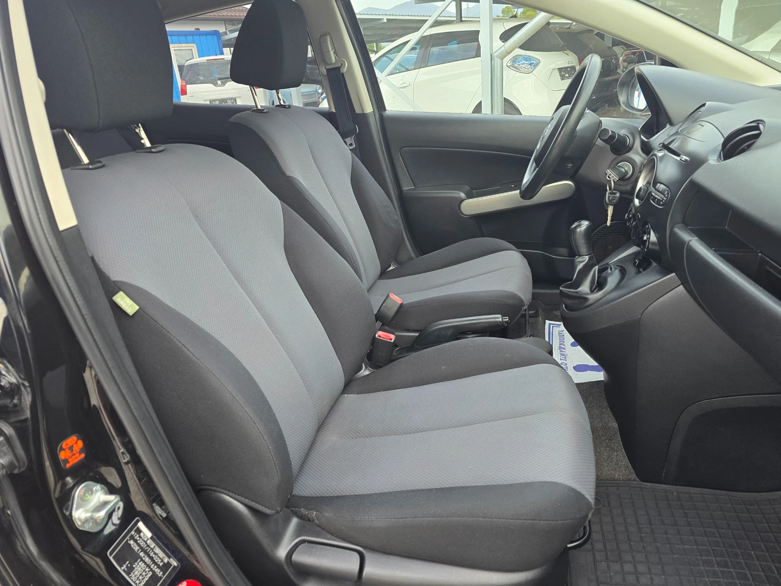 Mazda 2 1.3 БЕНЗИН ! ! РЕАЛНИ КИЛОМЕТРИ - изображение 10