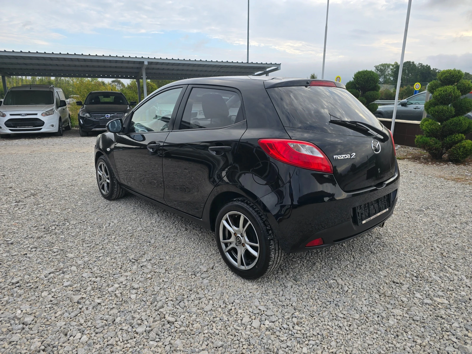 Mazda 2 1.3 БЕНЗИН ! ! РЕАЛНИ КИЛОМЕТРИ - изображение 3