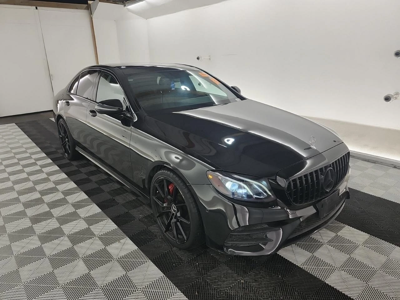 Mercedes-Benz E 300 Burmester* 360* AMG packet* Пано*  - изображение 2