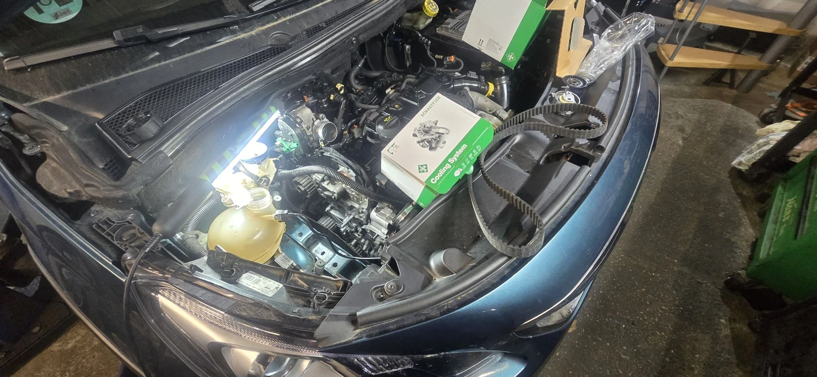 Peugeot 2008 1.6 Blue HDI 120 6 скорости Grip Control, снимка 16 - Автомобили и джипове - 53740117