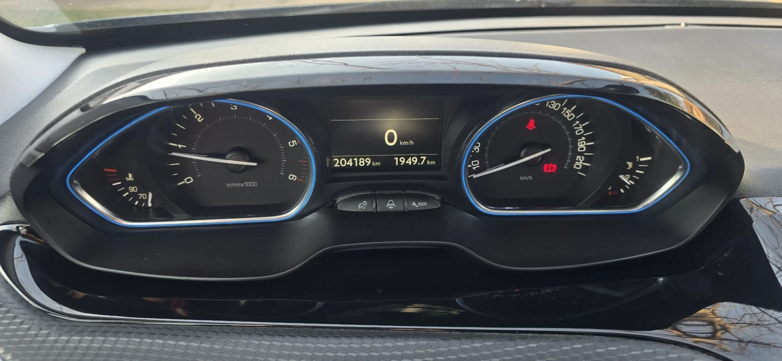 Peugeot 2008 1.6 Blue HDI 120 6 скорости Grip Control, снимка 14 - Автомобили и джипове - 53740117