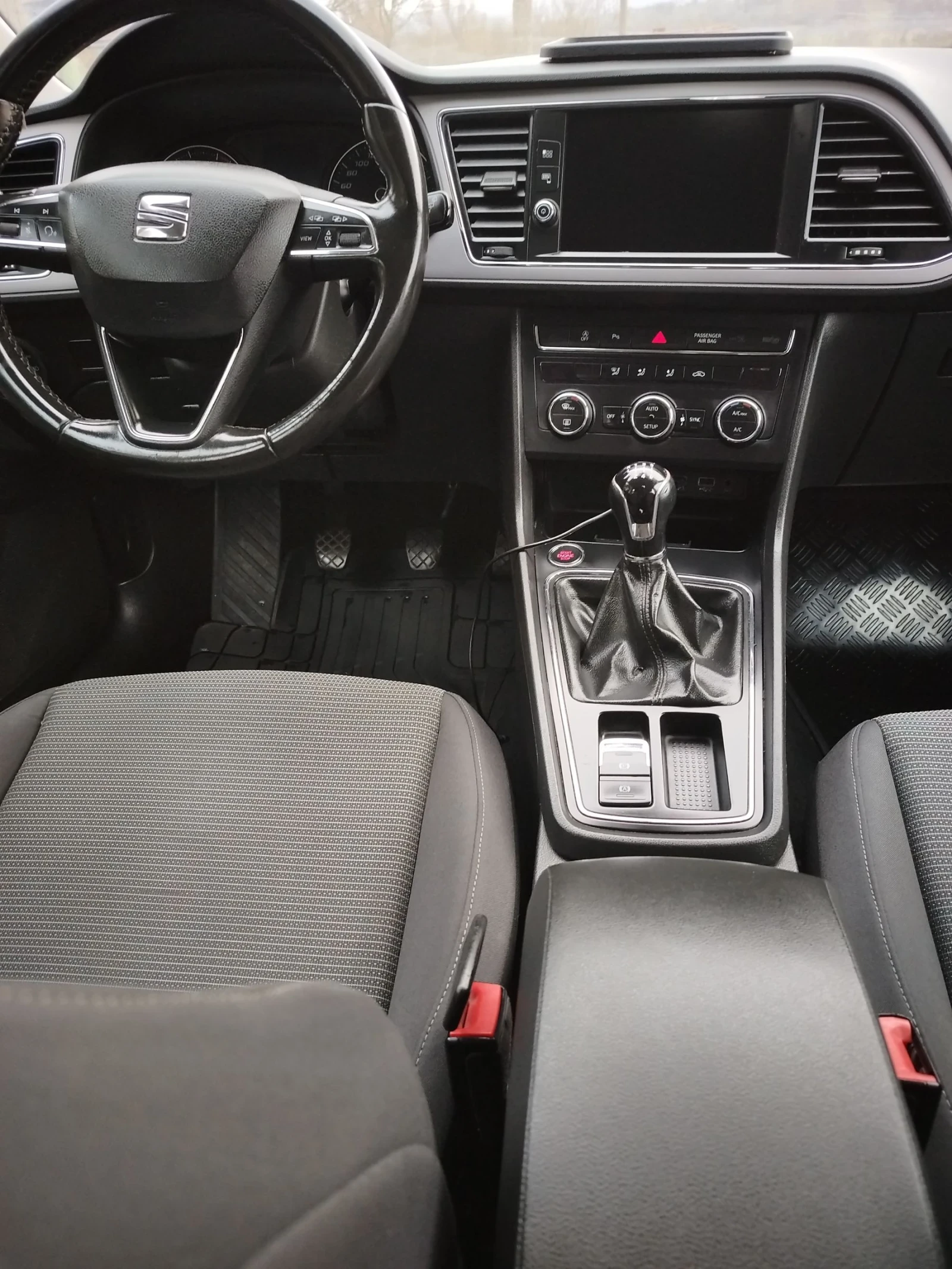 Seat Leon 1.5TGI* LED* NAV* DISTR* , снимка 9 - Автомобили и джипове - 53825396