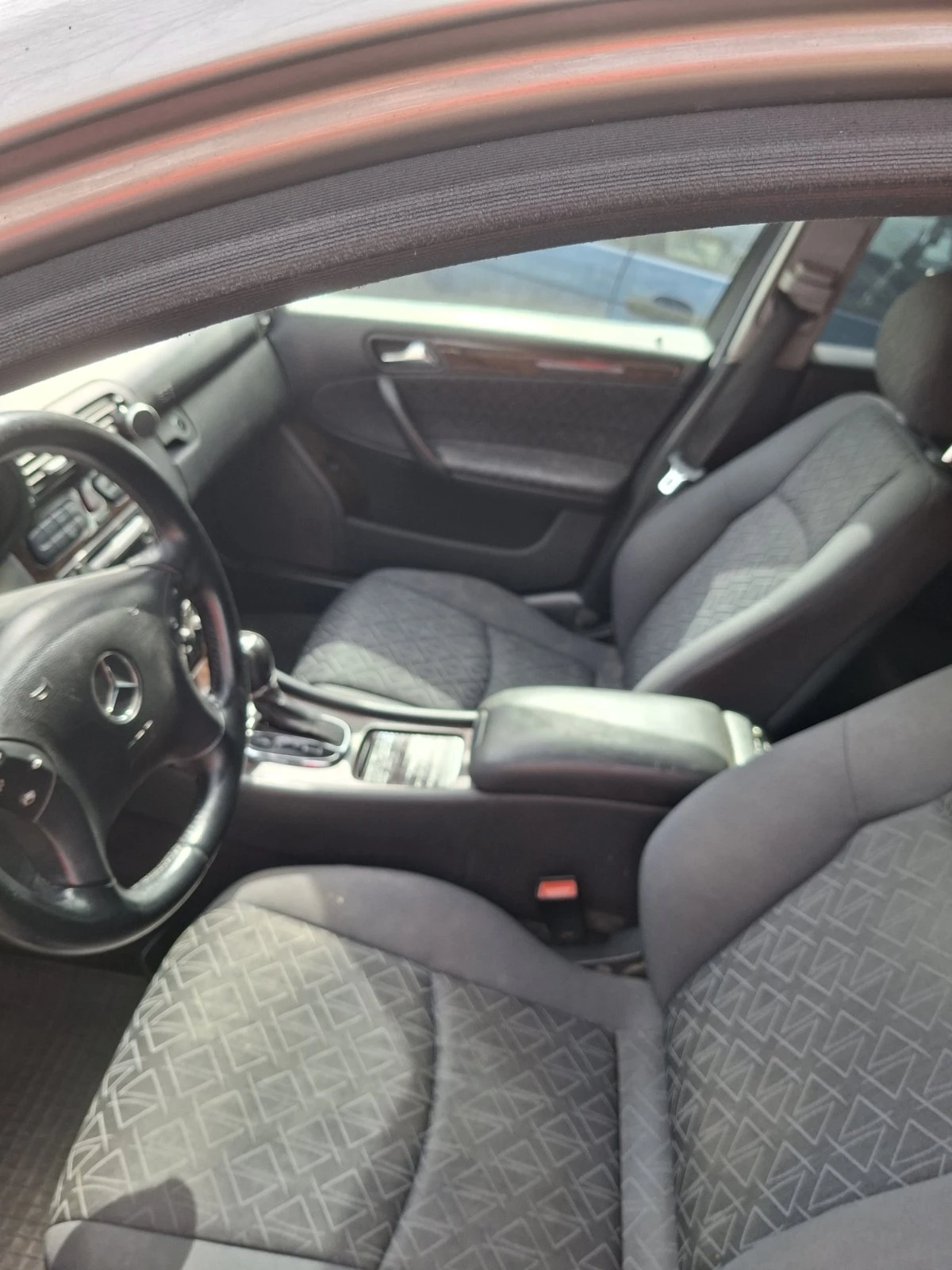 Mercedes-Benz C 220, снимка 9 - Автомобили и джипове - 54183317