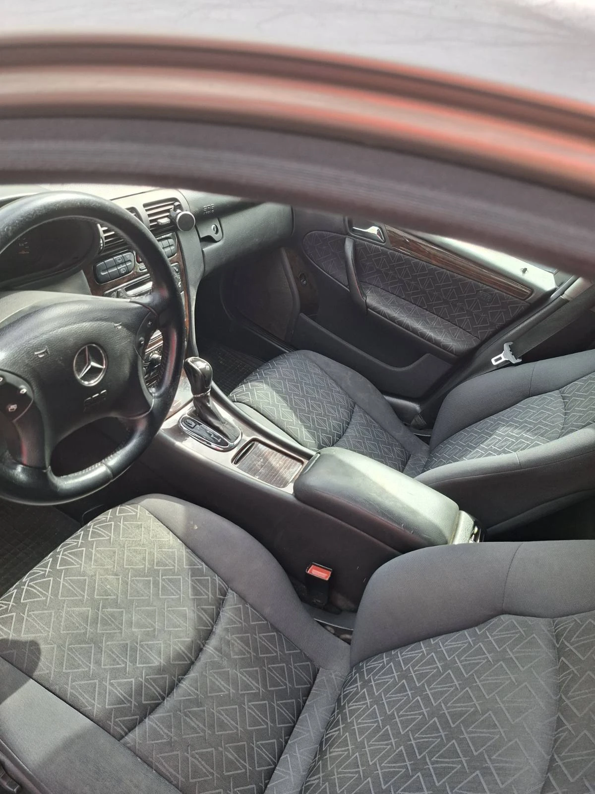 Mercedes-Benz C 220, снимка 10 - Автомобили и джипове - 54183317