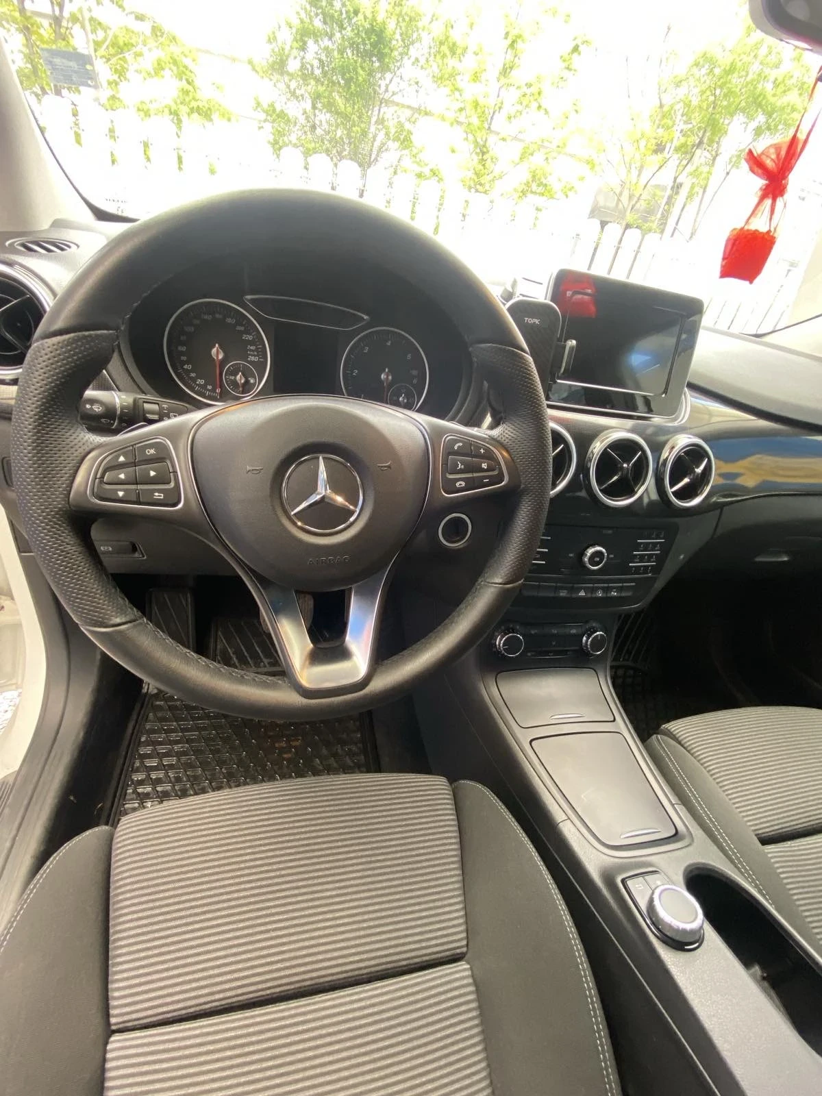 Mercedes-Benz B 220, снимка 6 - Автомобили и джипове - 54429917