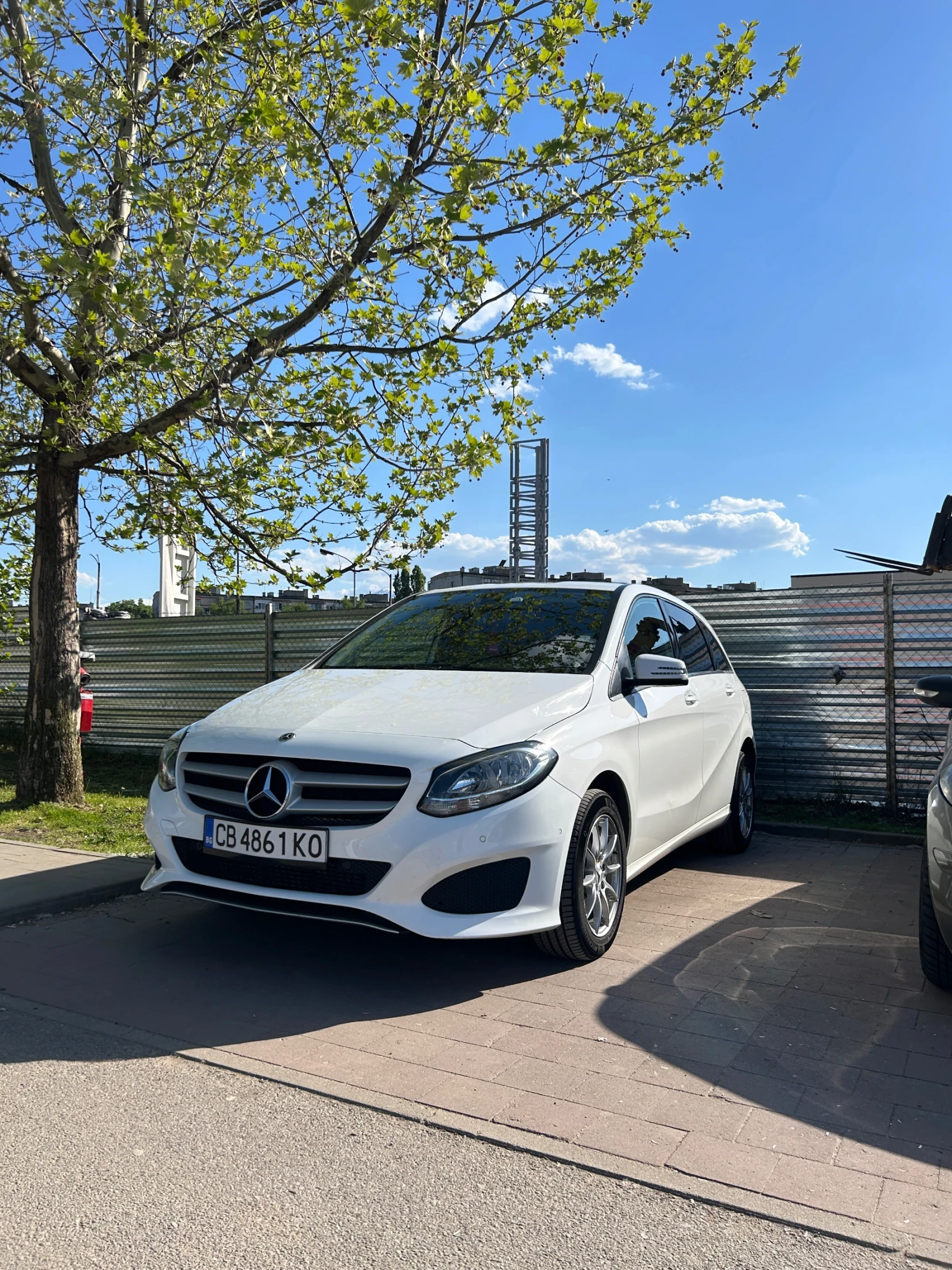 Mercedes-Benz B 220