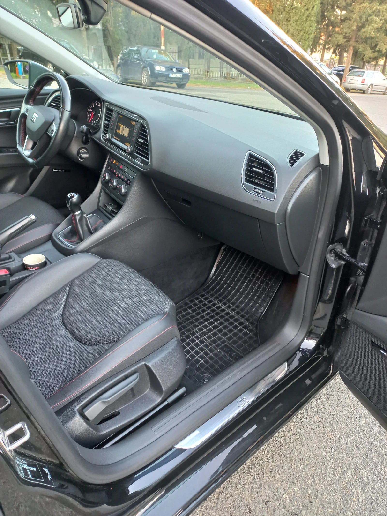 Seat Leon FR, снимка 17 - Автомобили и джипове - 54446947