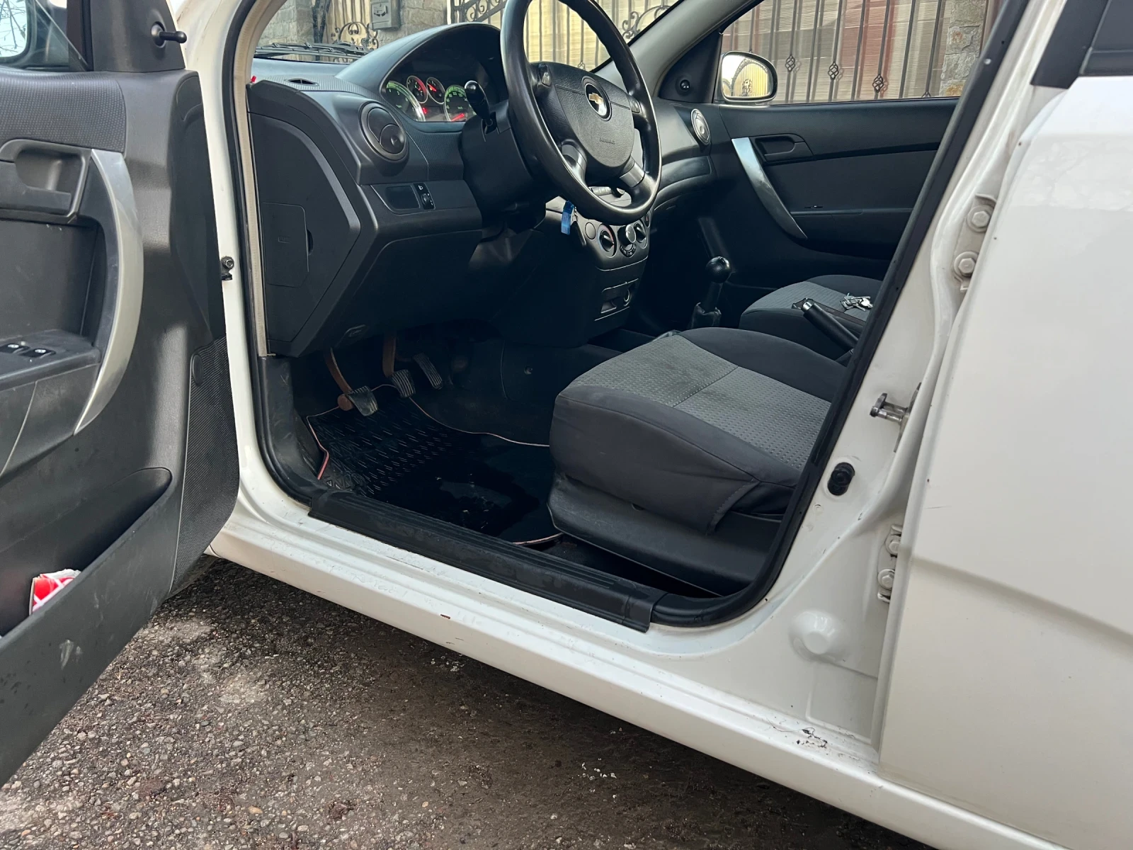 Chevrolet Aveo Отлично, снимка 9 - Автомобили и джипове - 54685028