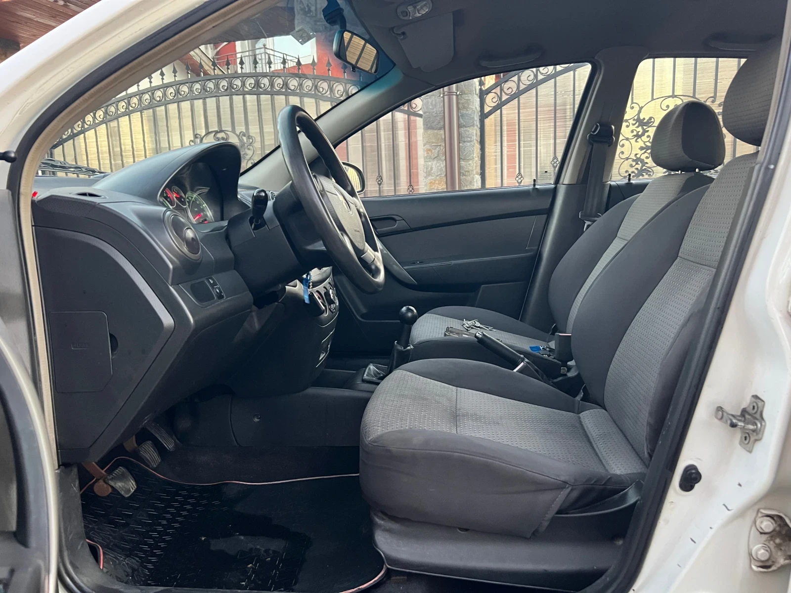 Chevrolet Aveo Отлично, снимка 8 - Автомобили и джипове - 54685028