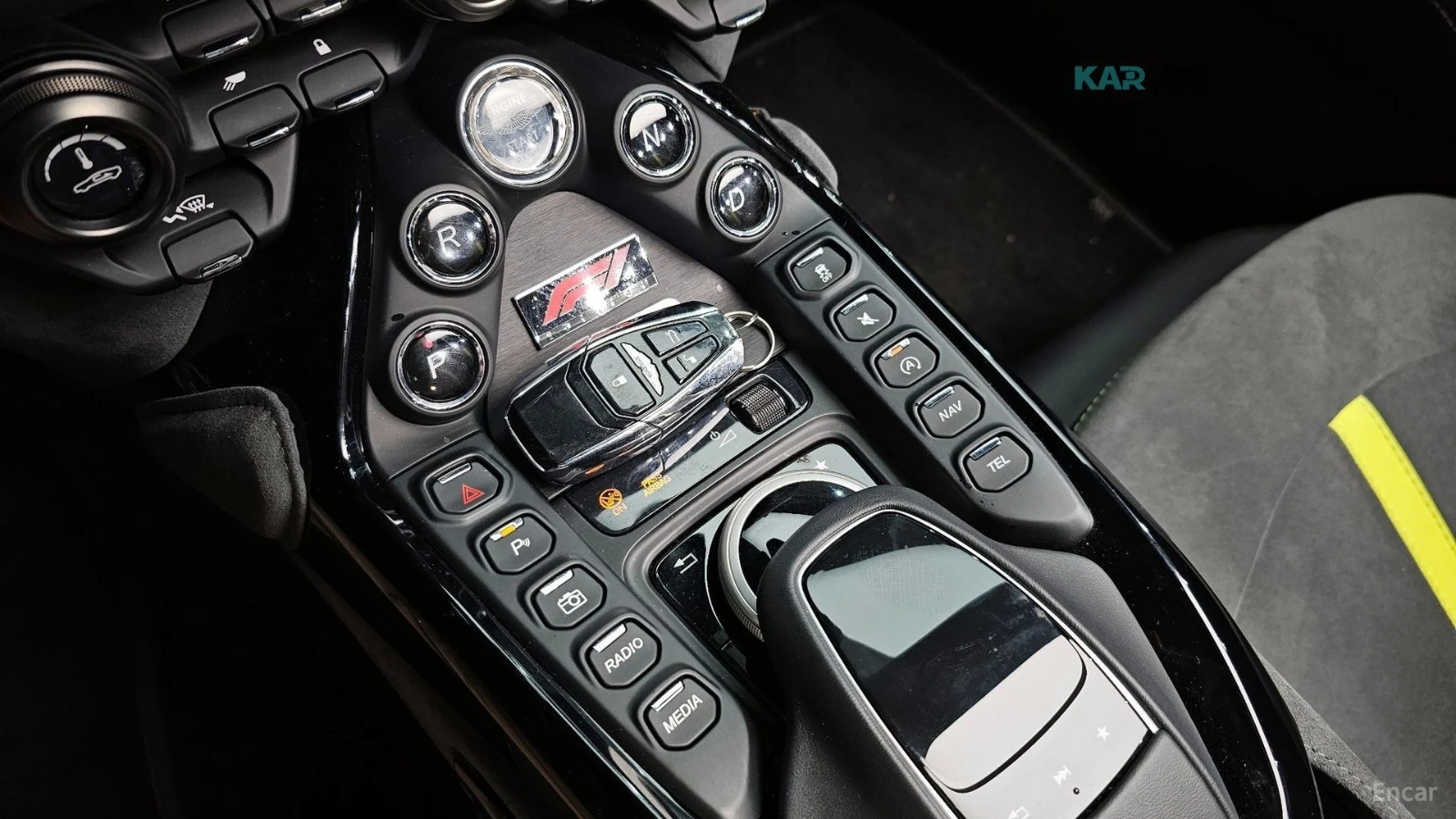 Aston Martin V8 Vantage F1 EDITION, снимка 9 - Автомобили и джипове - 55029938