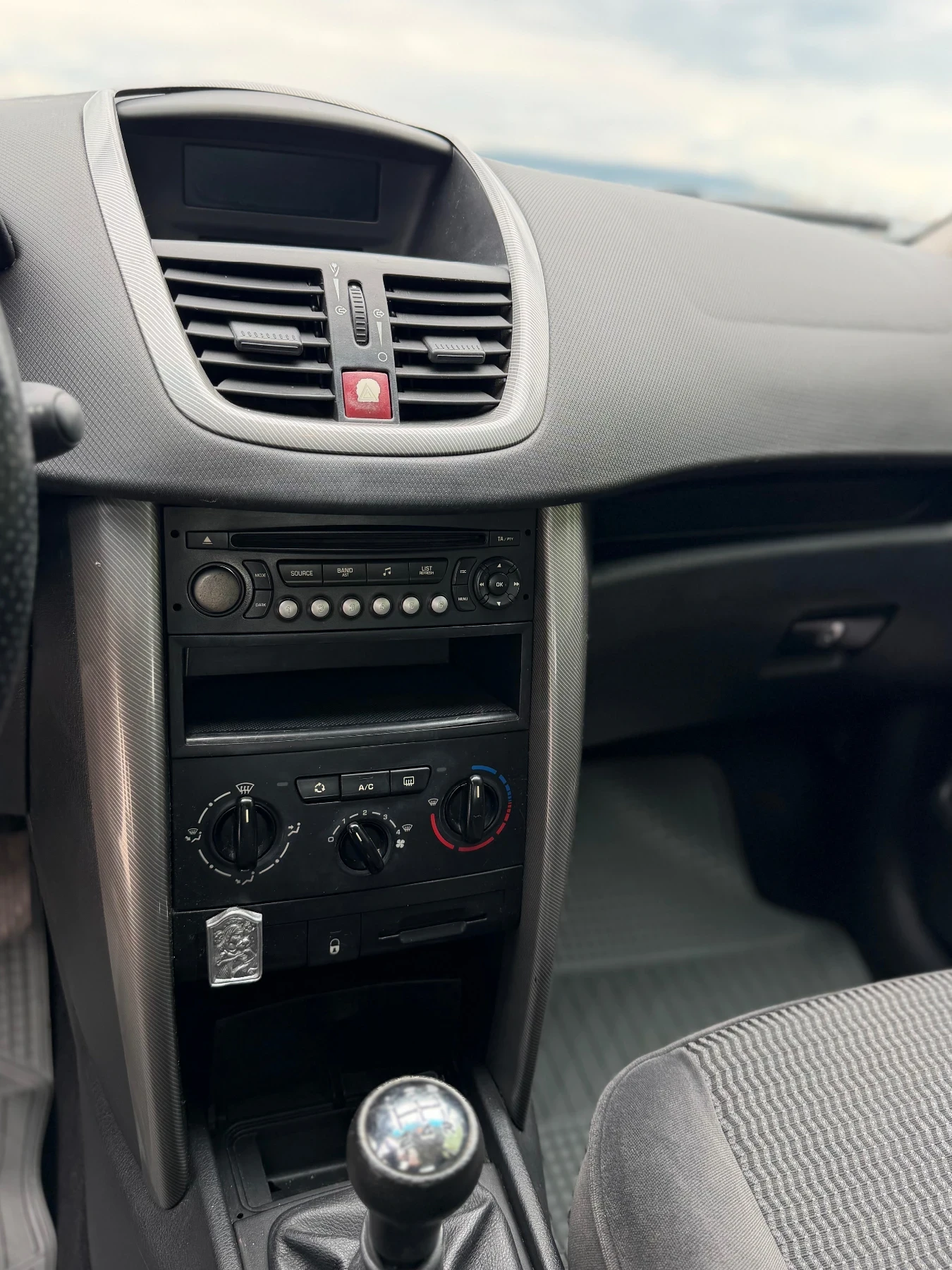 Peugeot 207, снимка 11 - Автомобили и джипове - 55575726