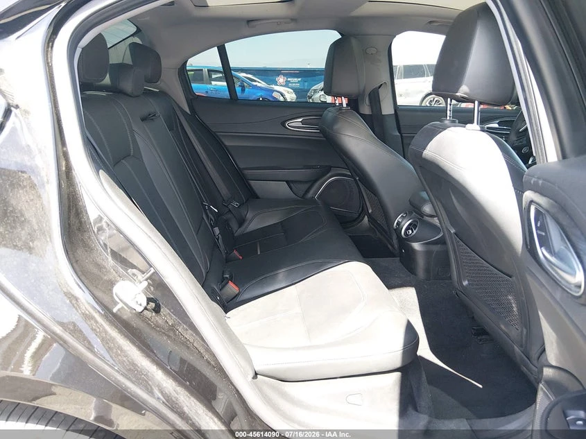 Alfa Romeo Giulia 2.0l Rwd, снимка 8 - Автомобили и джипове - 55591330