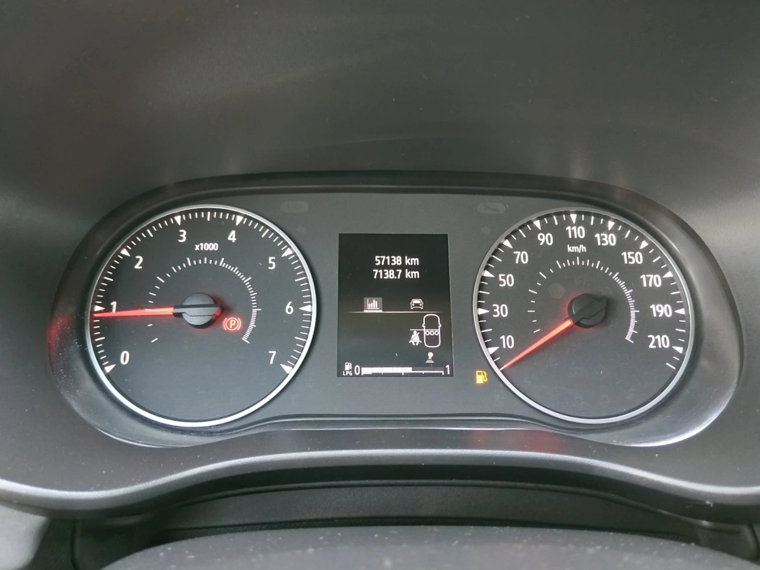 Dacia Jogger 1.0Tce/100к.с./ECO-G/EXTREME, снимка 10 - Автомобили и джипове - 55747880
