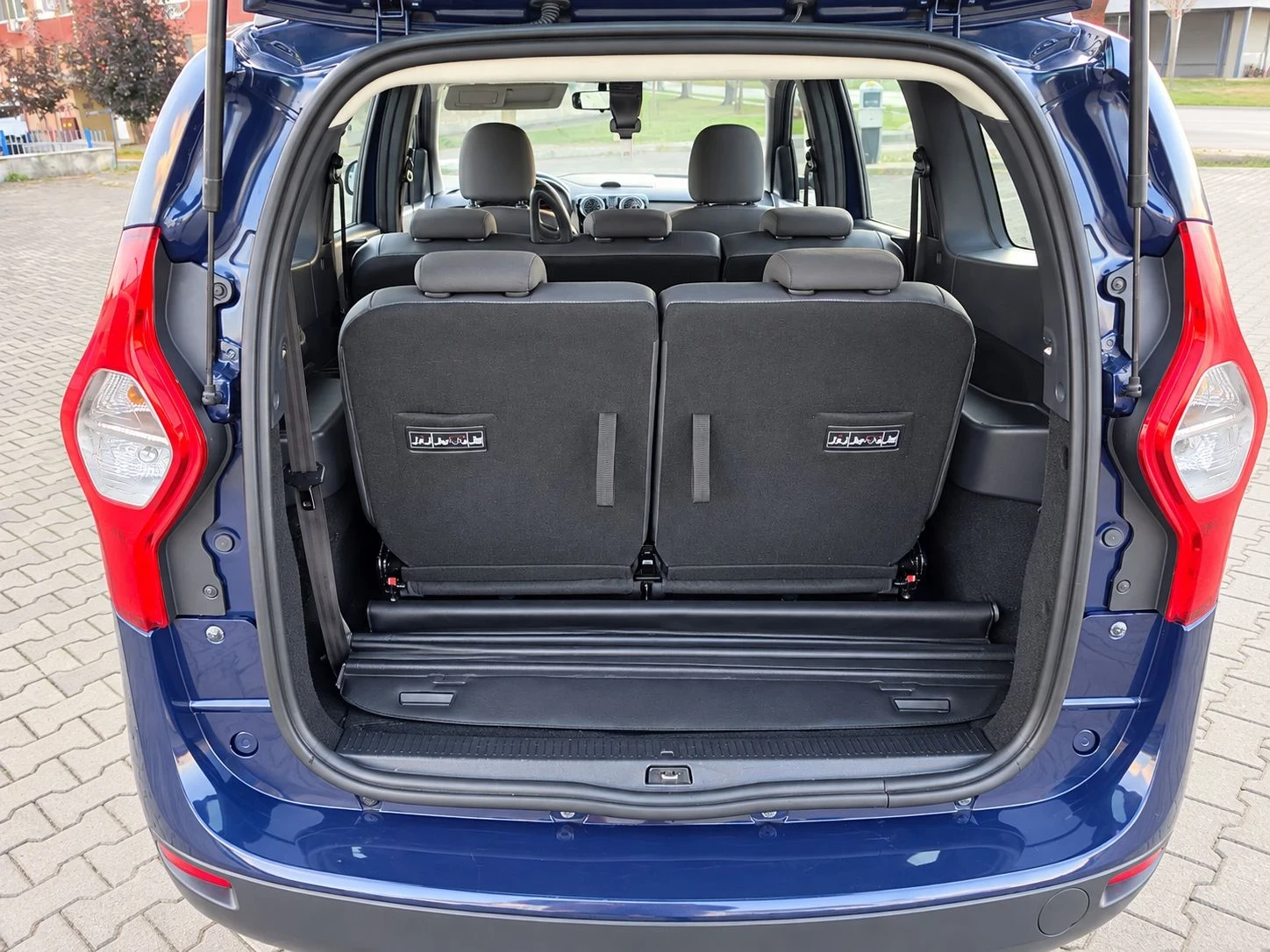 Dacia Lodgy 1.5dciNavi /KLIMA/7МЕСТА, снимка 12 - Автомобили и джипове - 56075146