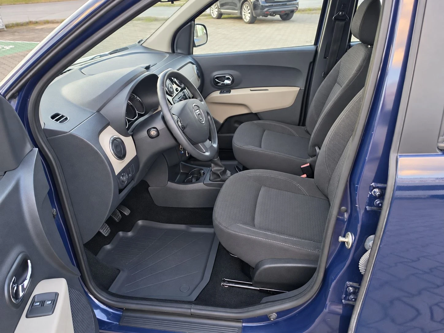 Dacia Lodgy 1.5dciNavi /KLIMA/7МЕСТА, снимка 9 - Автомобили и джипове - 56075146