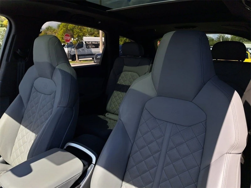 Audi SQ7 4.0 TFSI quattro  CARFAX, снимка 16 - Автомобили и джипове - 53108313