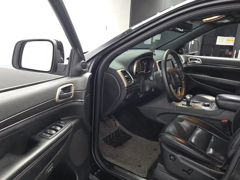 Jeep Cherokee 3.6 Limited| 286к.с.| ВКЛ.ТЕХНОТЕСТ, снимка 10 - Автомобили и джипове - 55700281