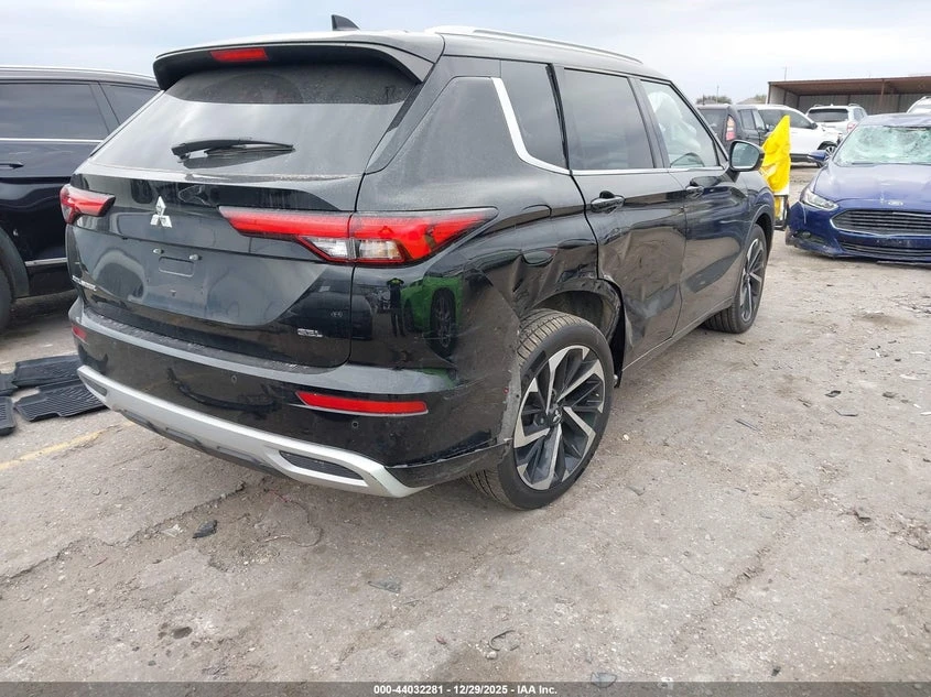 Mitsubishi Outlander 2.5l Sel 2.5 2Wd/Sel Black Edition 2Wd, снимка 4 - Автомобили и джипове - 53905036