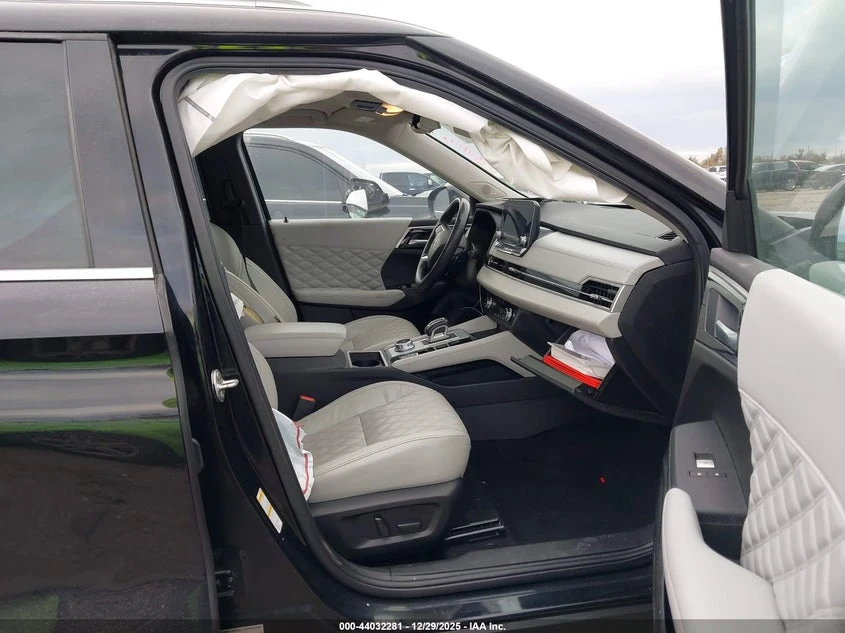 Mitsubishi Outlander 2.5l Sel 2.5 2Wd/Sel Black Edition 2Wd, снимка 5 - Автомобили и джипове - 53905036