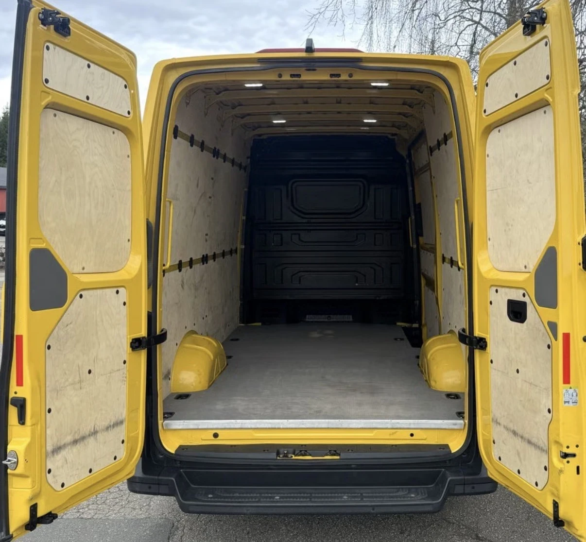 VW Crafter E-Crafter, снимка 15 - Бусове и автобуси - 54358860
