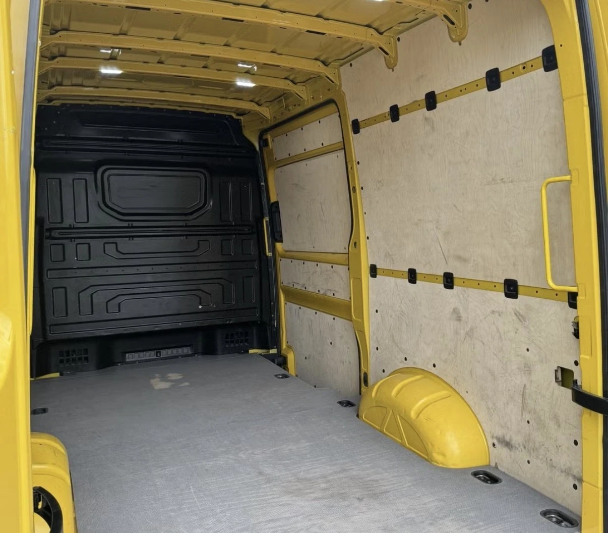 VW Crafter E-Crafter, снимка 14 - Бусове и автобуси - 54358860