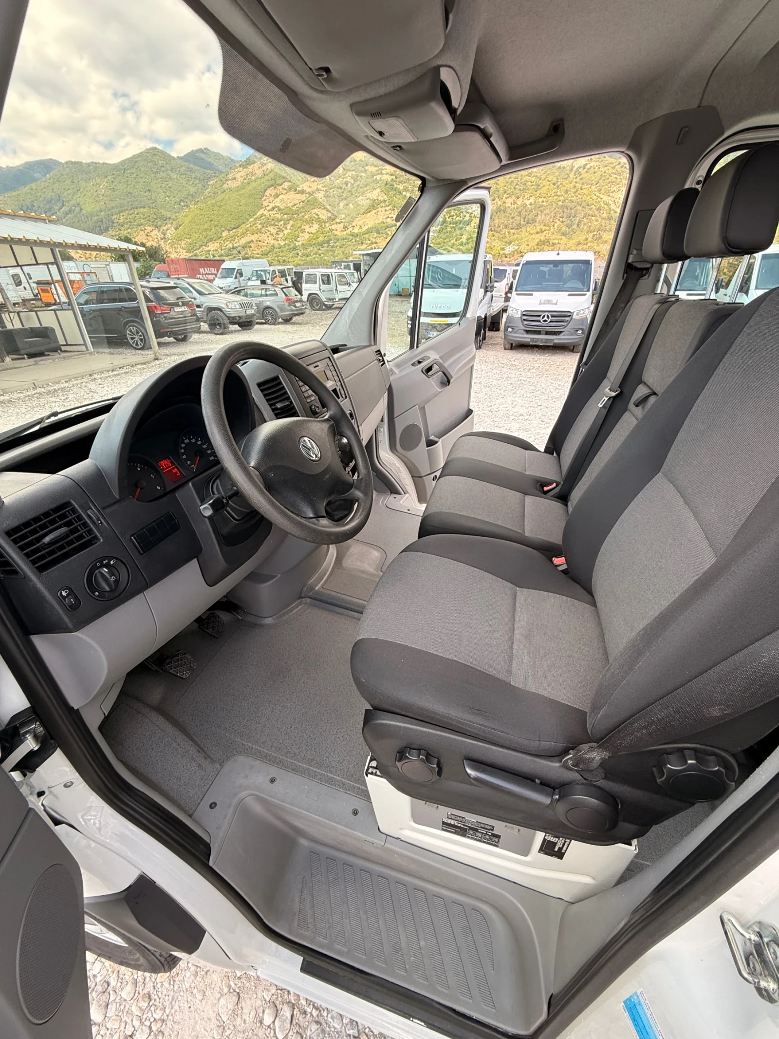 VW Crafter 2.0TDi-Клима-7местен-Евро6, снимка 13 - Бусове и автобуси - 55465387
