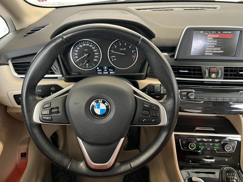 BMW 2 Active Tourer 218i 61000km!!!, снимка 12 - Автомобили и джипове - 48663311