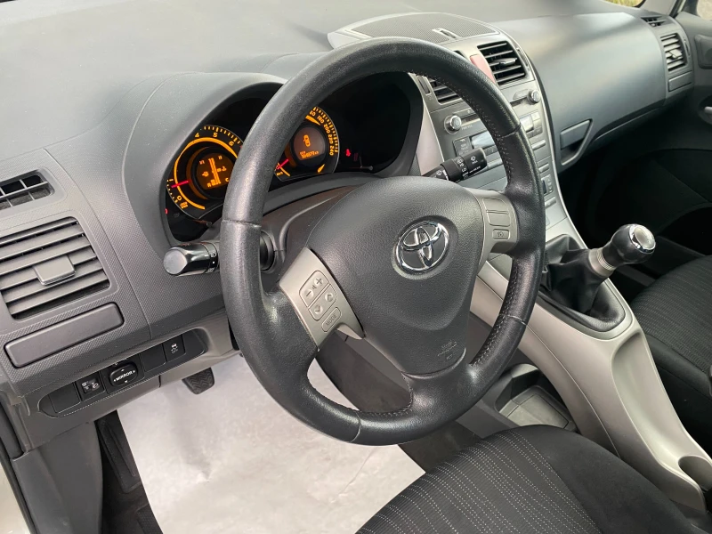 Toyota Auris 1.6 i ТОП СЪСТОЯНИЕ 164 х.км, снимка 11 - Автомобили и джипове - 49088575