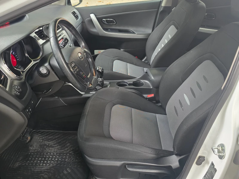 Kia Ceed 1.6i/Лизинг, снимка 8 - Автомобили и джипове - 51909309