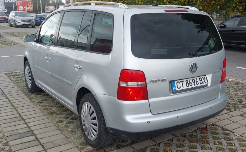 VW Touran, снимка 4 - Автомобили и джипове - 52066500
