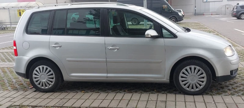 VW Touran, снимка 13 - Автомобили и джипове - 52066500