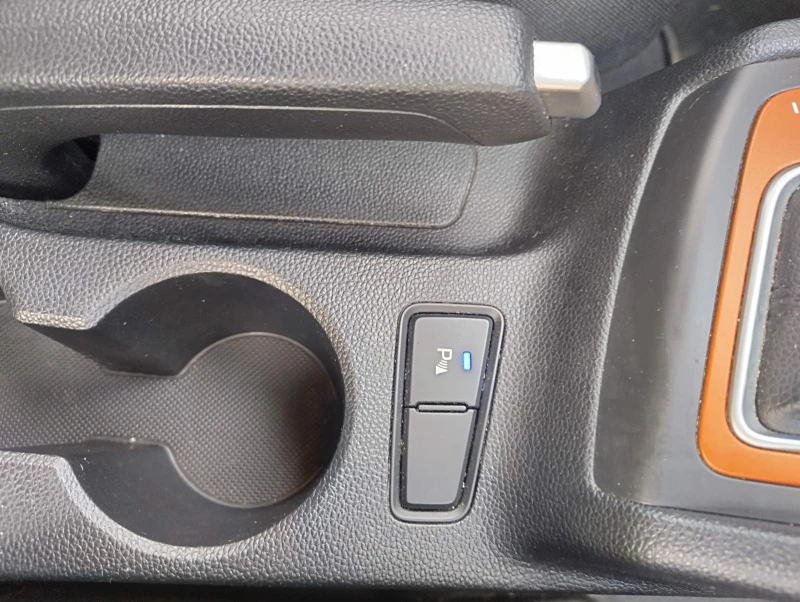 Hyundai I20 Active! Закупен Чисто НОВ!!Каско!, снимка 16 - Автомобили и джипове - 52457674