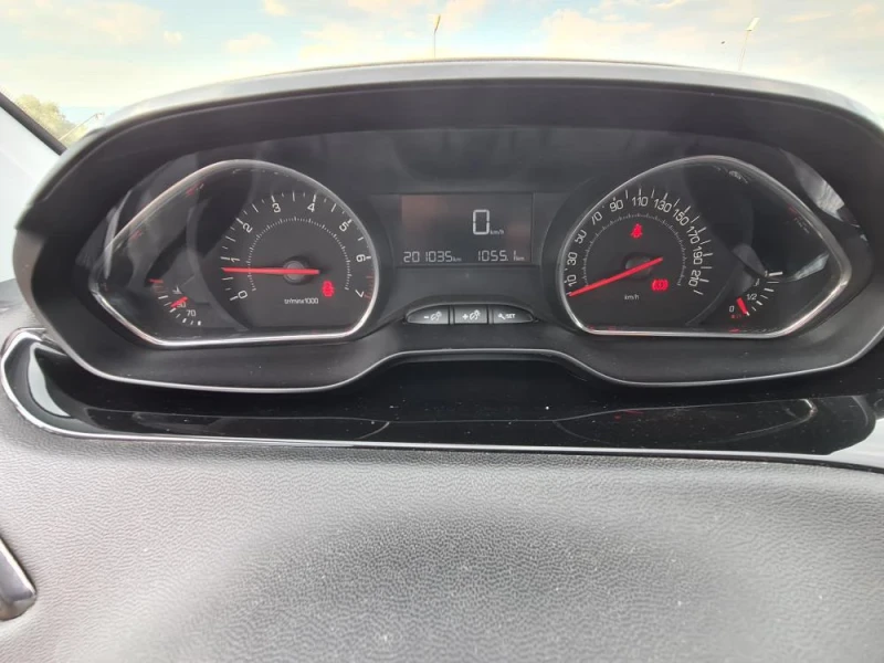 Peugeot 208 1.2 I, снимка 6 - Автомобили и джипове - 52655970