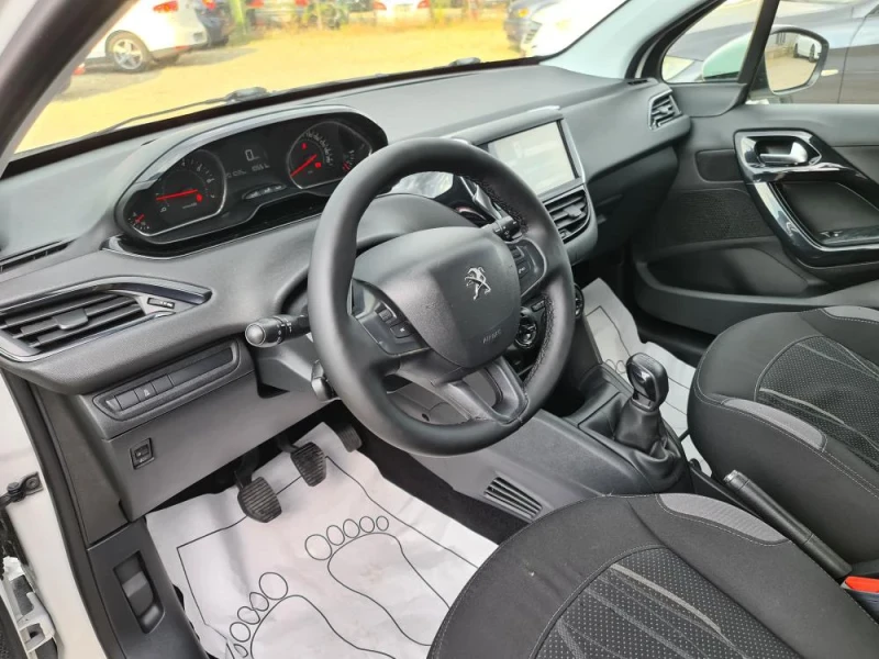 Peugeot 208 1.2 I, снимка 5 - Автомобили и джипове - 52655970