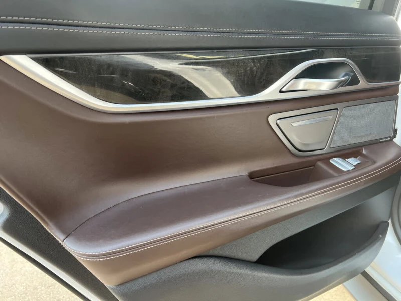 BMW 750 Long* xDrive* CARBON* Камера* Кожа* Пано* , снимка 12 - Автомобили и джипове - 52773088