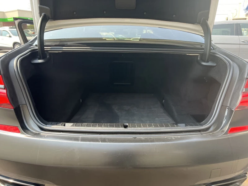 BMW 750 Long* xDrive* CARBON* Камера* Кожа* Пано* , снимка 9 - Автомобили и джипове - 52773088