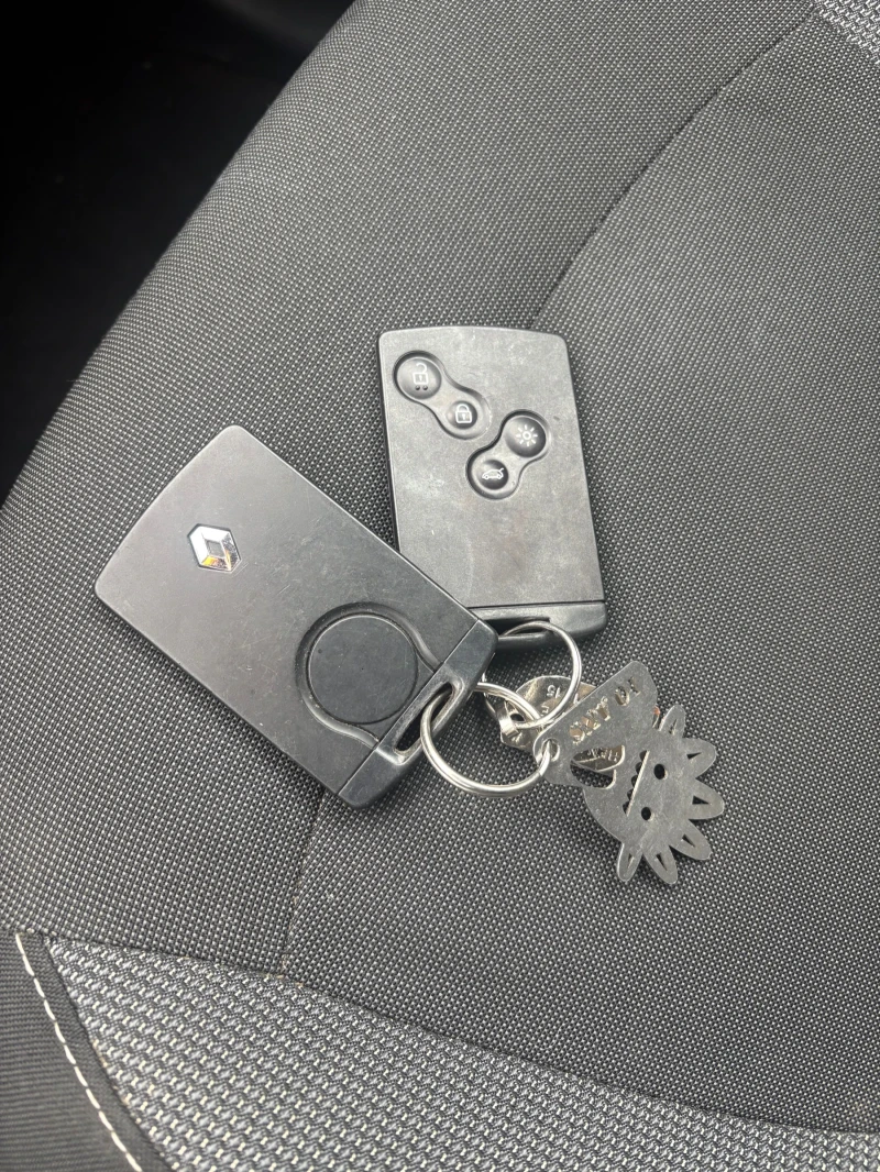 Renault Captur 1.5 DCI 12/2015г! NAVI, снимка 11 - Автомобили и джипове - 53356221