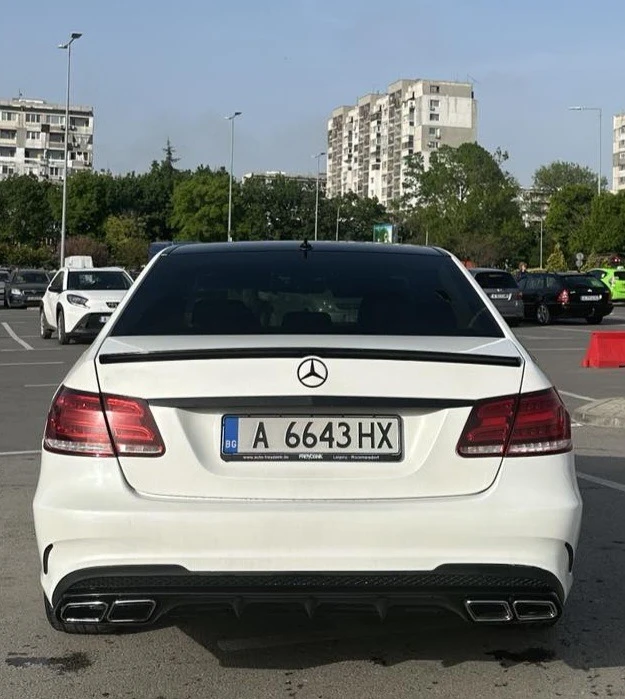 Mercedes-Benz E 200 AMG, снимка 13 - Автомобили и джипове - 46956707