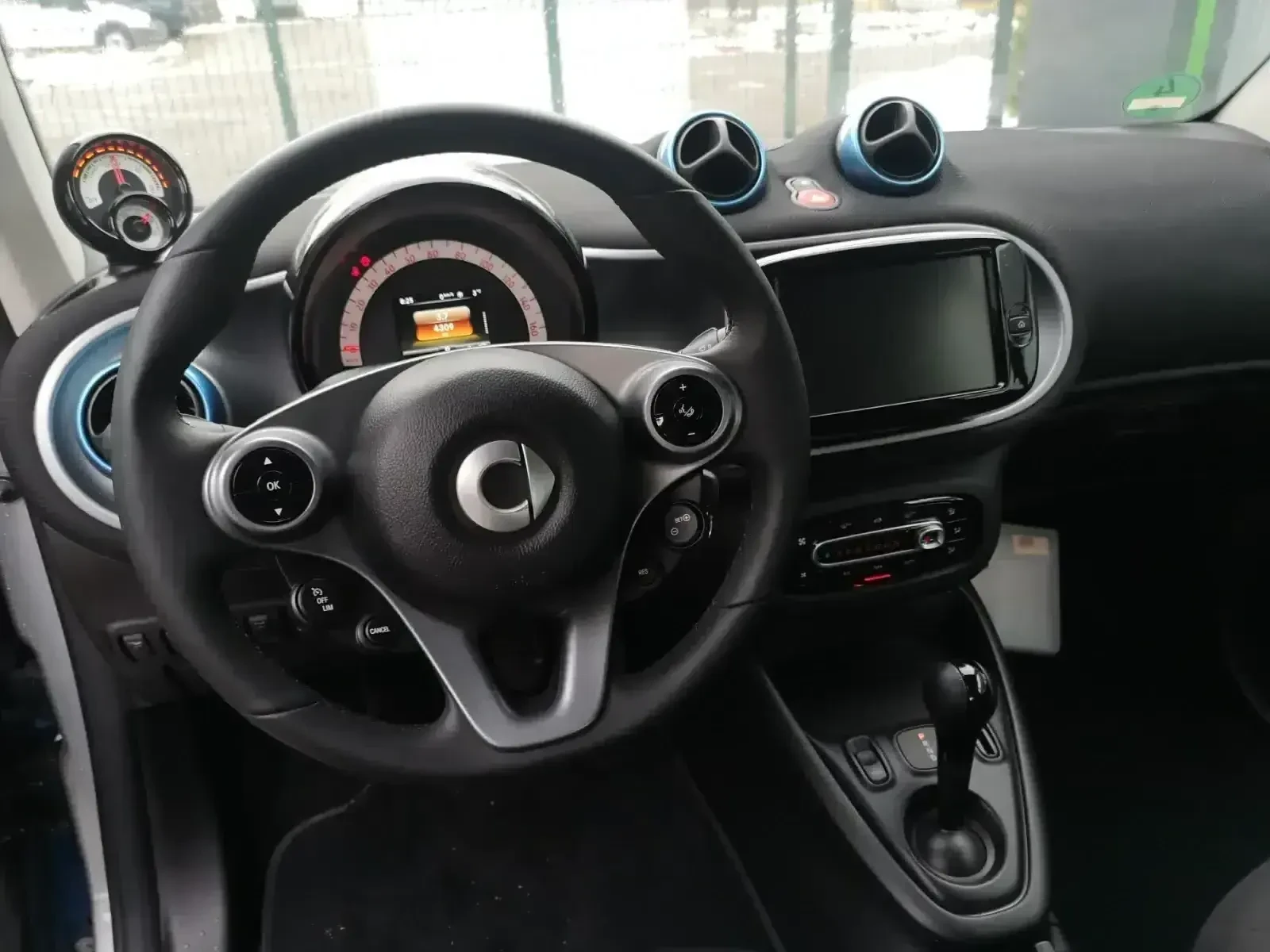 Smart Fortwo EQ 4000km. New - изображение 7
