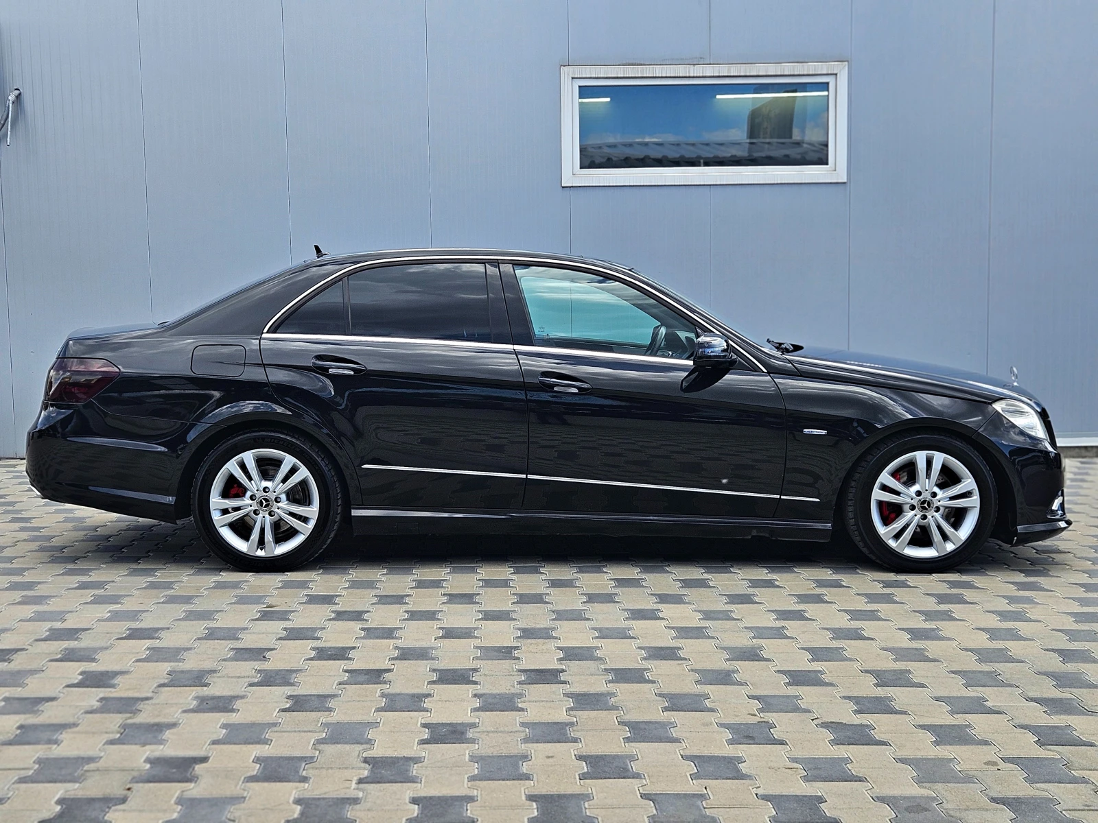 Mercedes-Benz E 350 AMG/NIGHT VISION/DISTRONIC/CAMERA/PANORAMA/LIZING - изображение 4