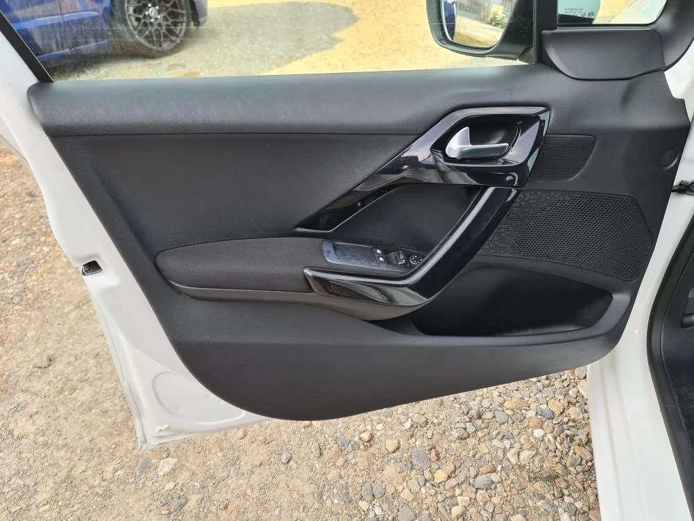 Peugeot 208 1.2 I - изображение 10