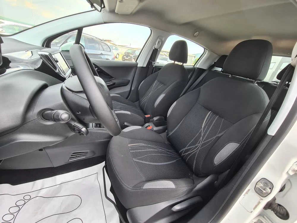 Peugeot 208 1.2 I - изображение 9